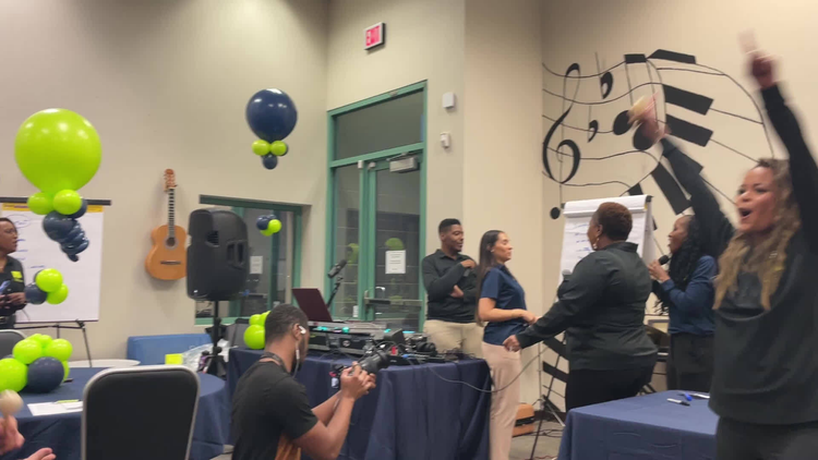 publicart-hollywoodmural-Song-BuildersxWE-LOVE-OUR-CITY.mp4